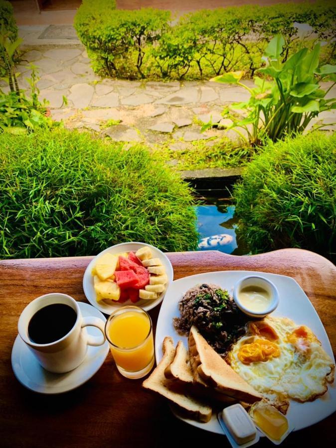 Hotel Quetzal Inn Monteverde Buitenkant foto